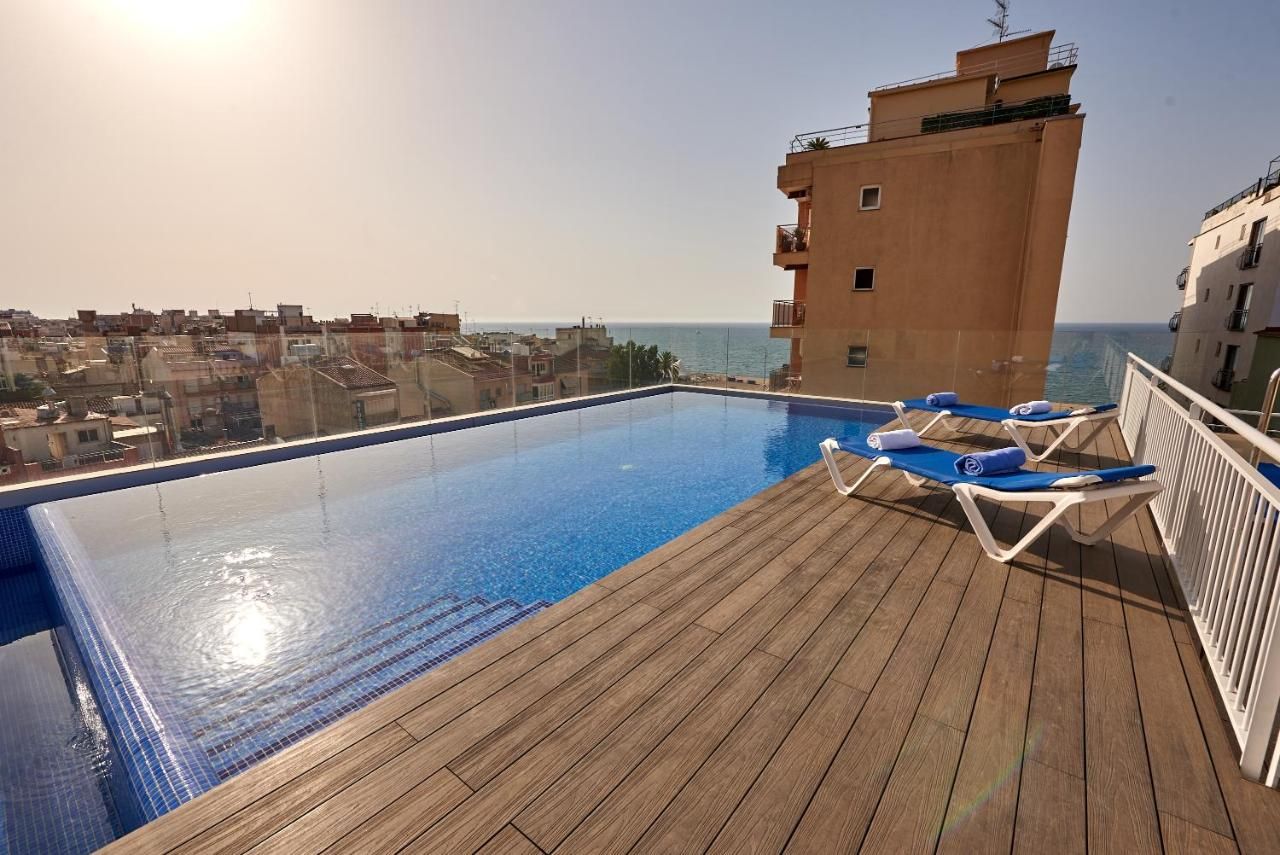Nuostabi Ispanijos panorama iš „Dwo Les Palmeres“ 4* viešbučio terasos su baseinu