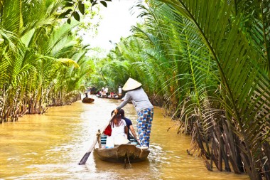 Pramogos Vietname, plaukimas valtimi per upę