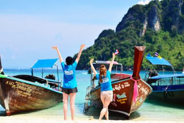 Merginos Tailando papludimyje